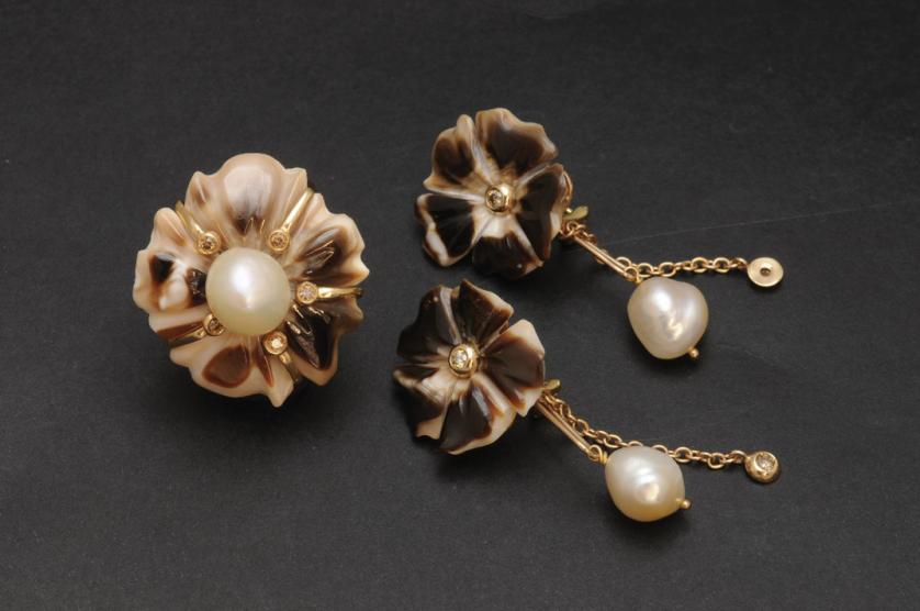 Agathe, pearl and diamond set