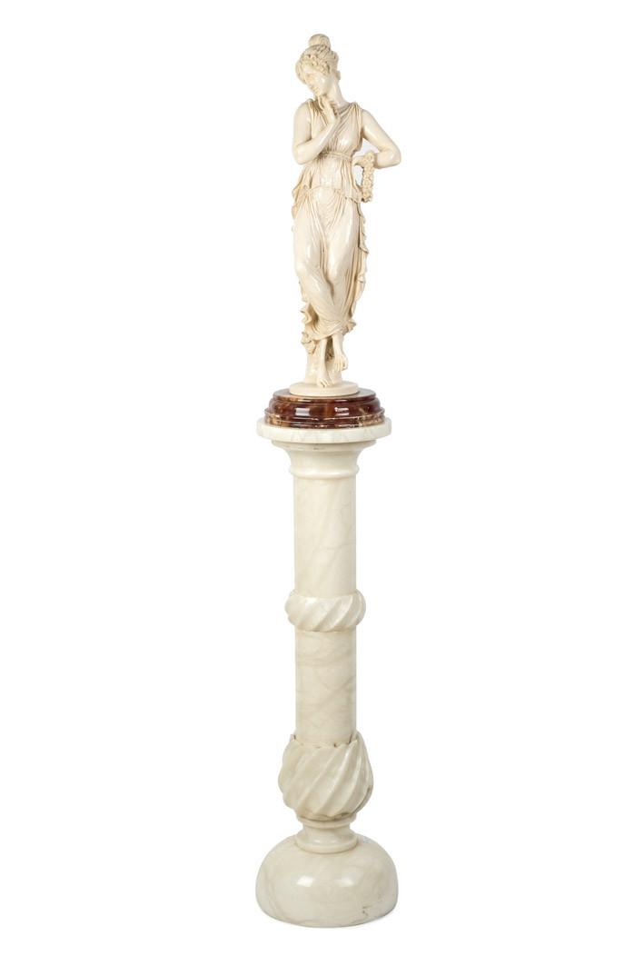 Figura de alabastro sobre columna de mármol