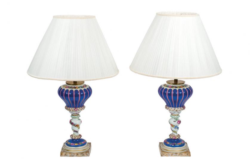 Couple of lamps in European porcelain