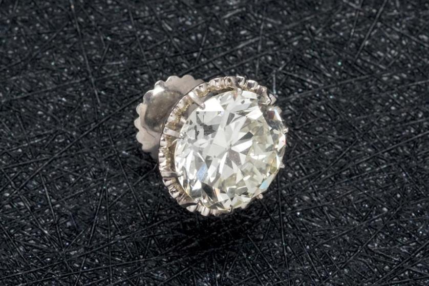 Diamond earring 4 ct. diamond
