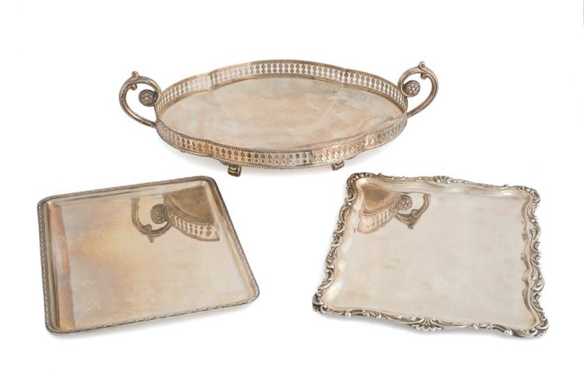 Lot of 2 silver trays and a centerpiece