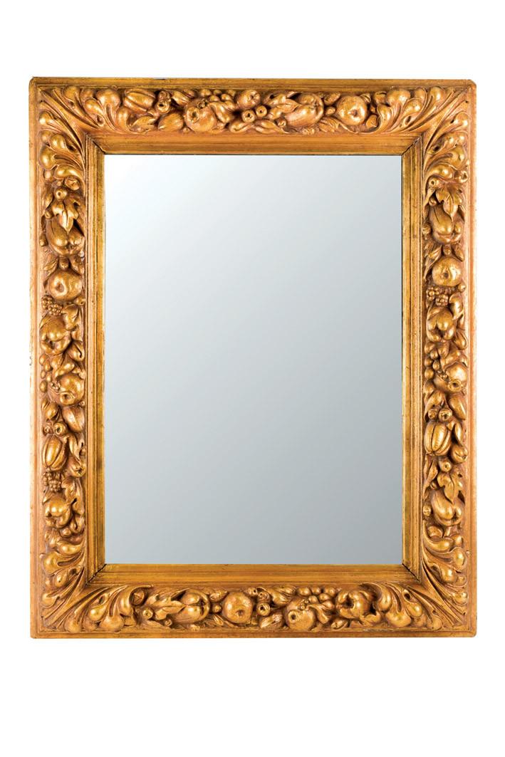 Espejo de pared de madera dorada y tallada