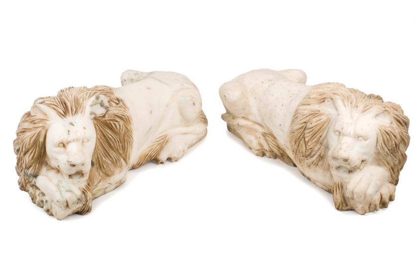 Couple of lions in marble