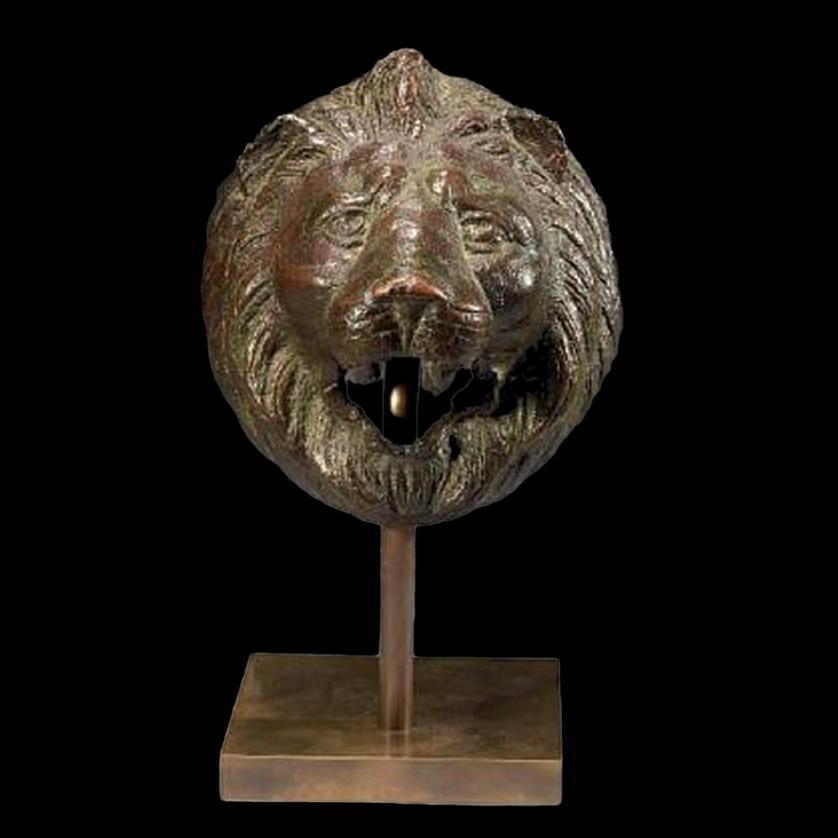 Tirador de cabeza de león romano de bronce