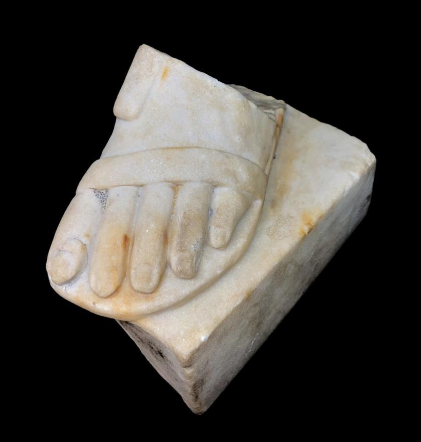 Fragmento de pie de estatua romana de piedra