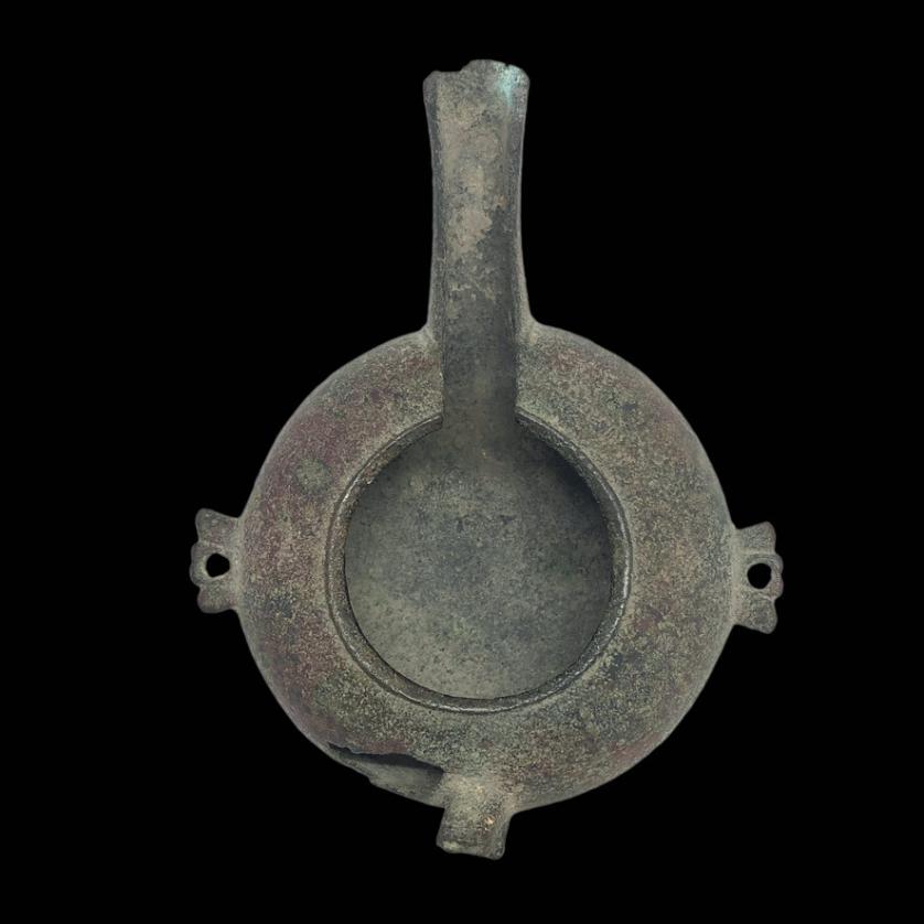 Candil islámico de bronce, 800-1000 d.C