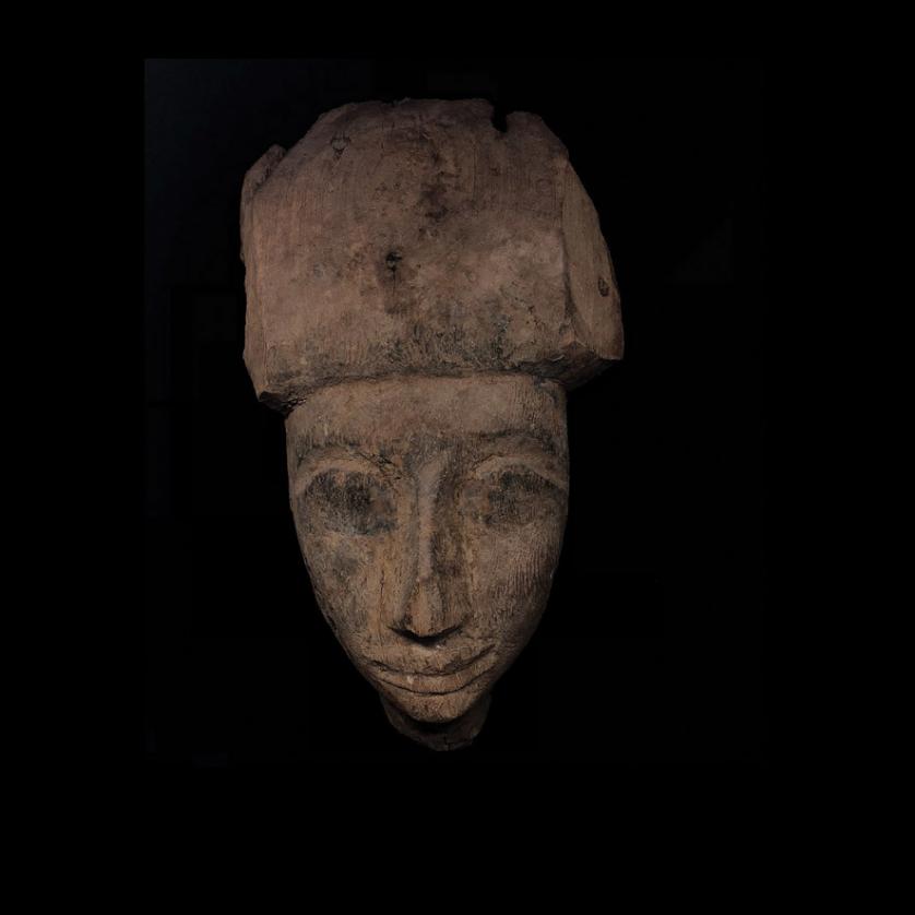 Máscara de sarcófago egipcia de madera, 664-323 )
