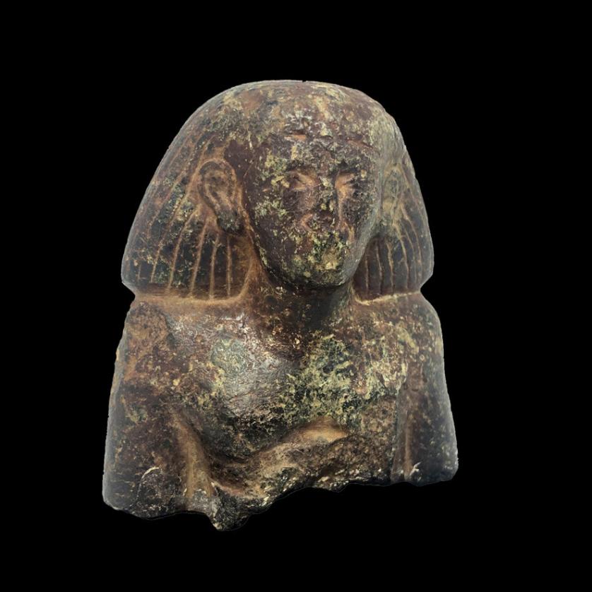 Fragmento superior de escultura egipcia