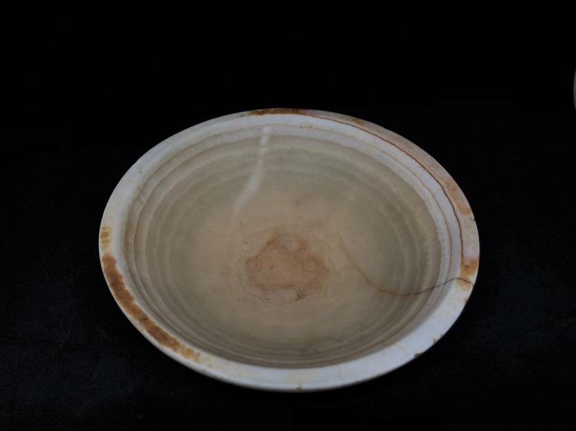Alabaster bactrian plate