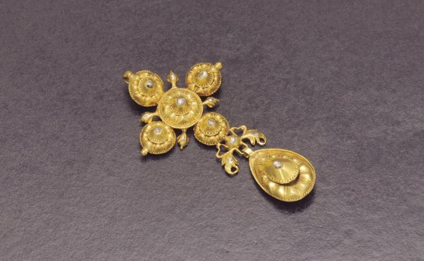 Colgante de oro siglo XVIII con diamantes