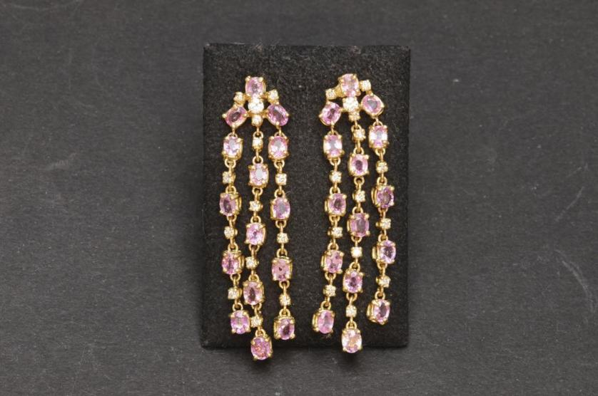 Pendientes de oro con zafiros rosa y diamantes