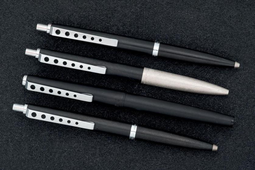 Cuatro bolígrafos Montblanc modelo Carrera