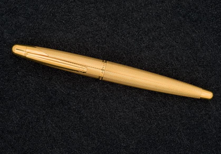 Dunhill gold plaque guilloche fountain pen