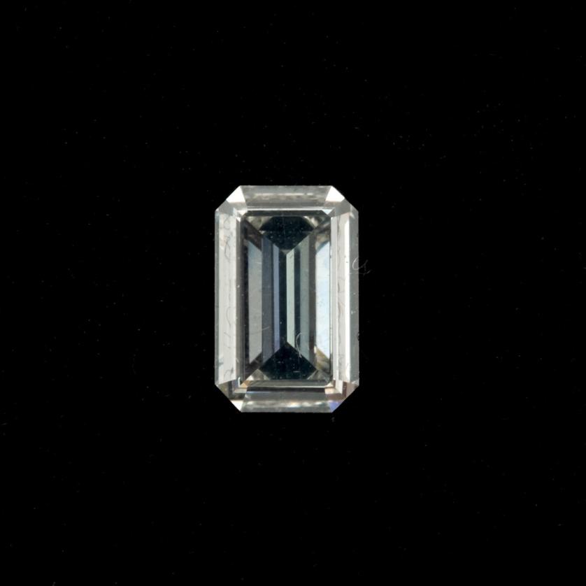 Diamante talla esmeralda de 0,39 cts F, VVS2