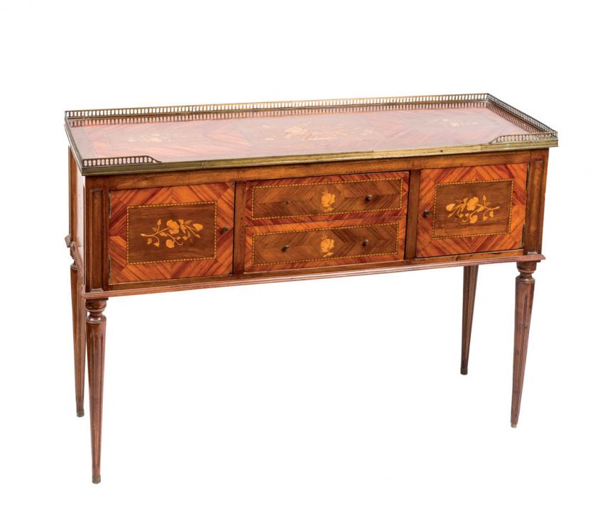 Small sideboard with marquetry