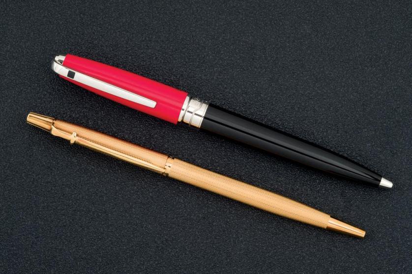 Dos bolígrafos marca Caran d&#39;Ache y S.T. Dupont