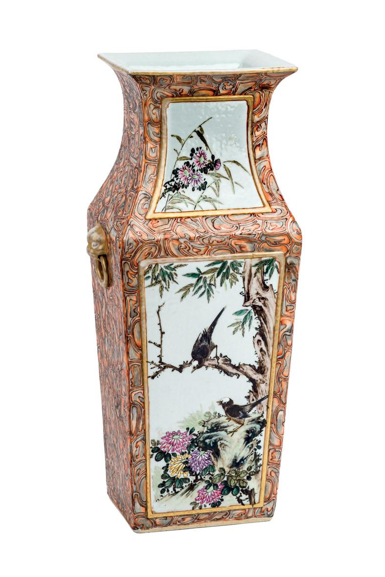 Porcelain vase. Chinese Republic Period 1912-1949