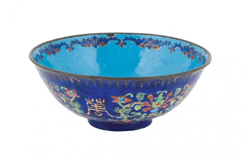 Bowl chino con esmaltes cloisonné. S. XX