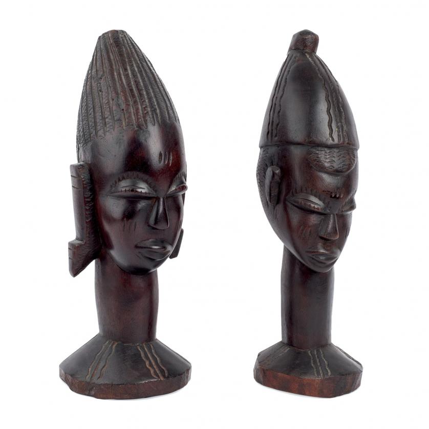 Pareja de bustos africanos. S. XX