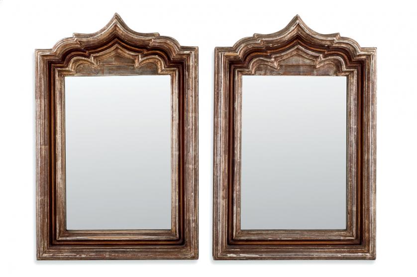 Pareja de espejos de madera. S. XX