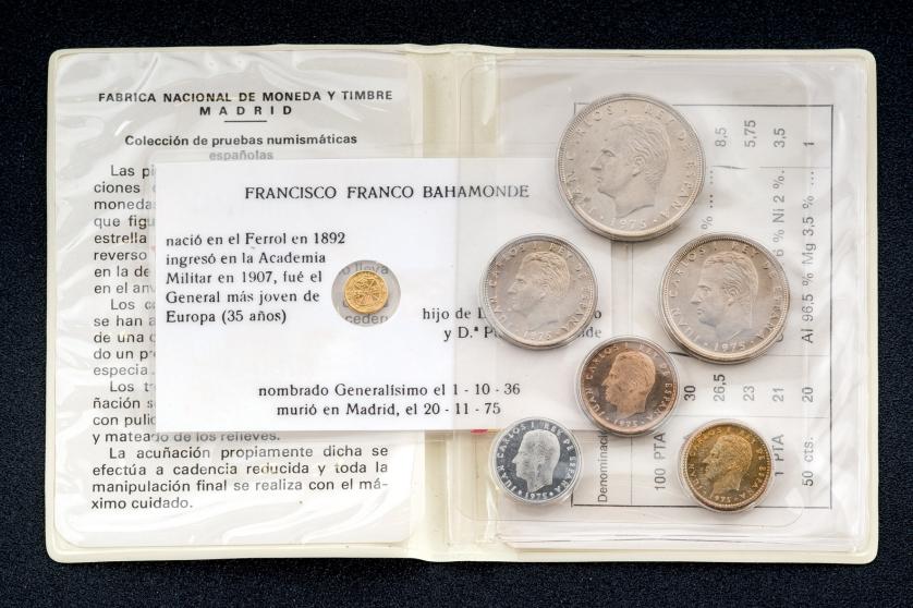 Numismatic proof set and 100 ptas gold coin