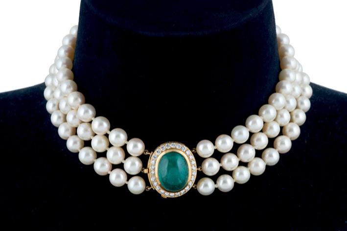 Collar de perlas, esmeralda y diamantes