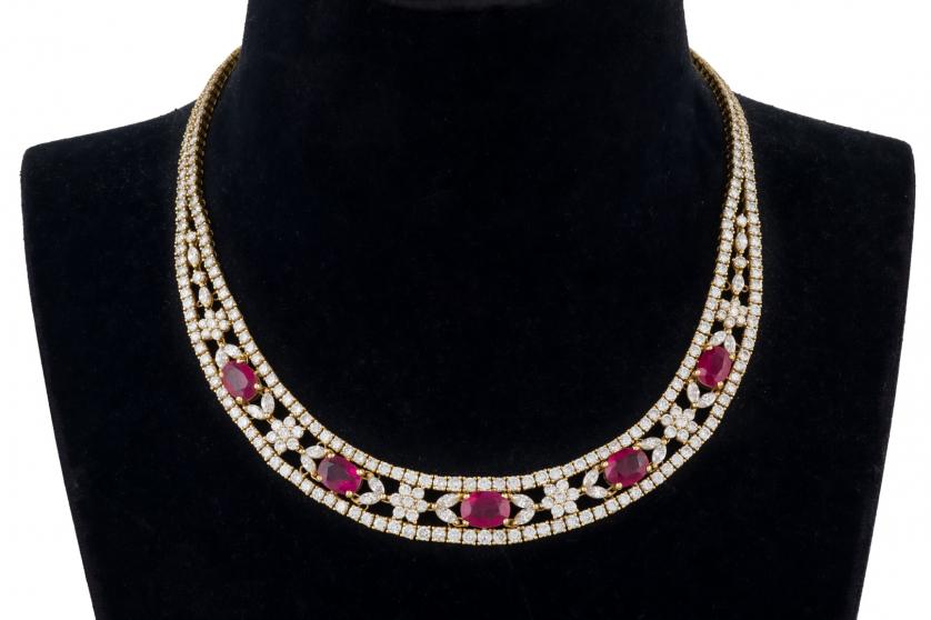 Magnífico collar de rubíes Burma y diamantes