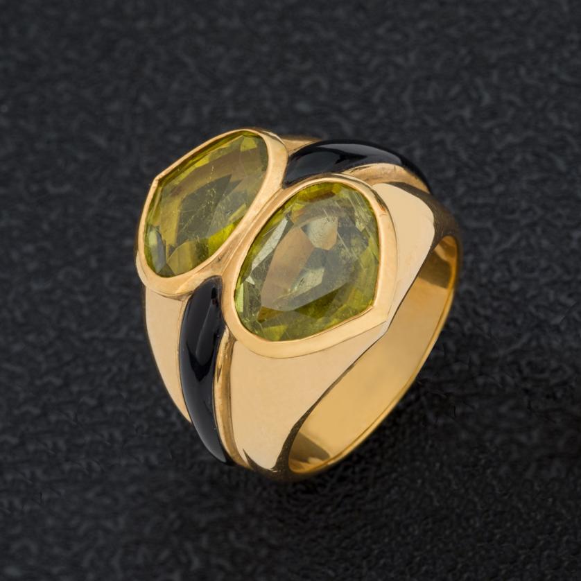 Onyx and peridot gold ring
