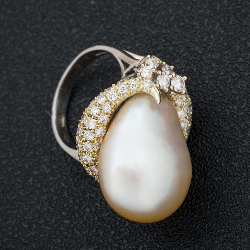14K gold pearl and diamond ring