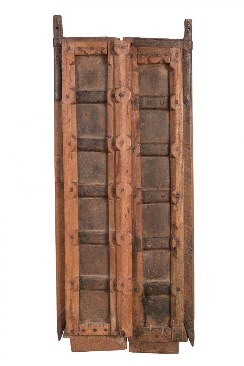 Antigua puerta de madera. Oriente, antigua.