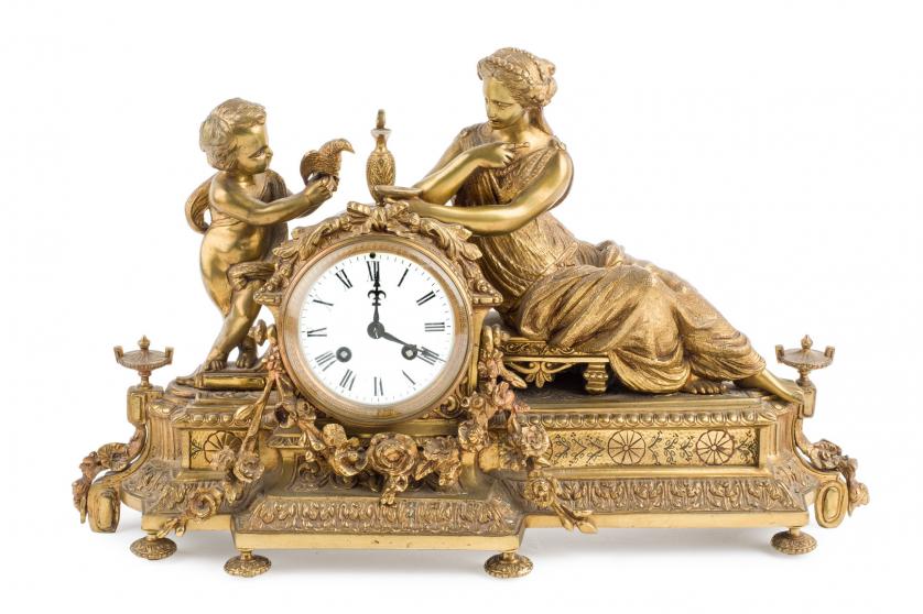 Reloj de sobremesa en bronce dorado. S. XIX