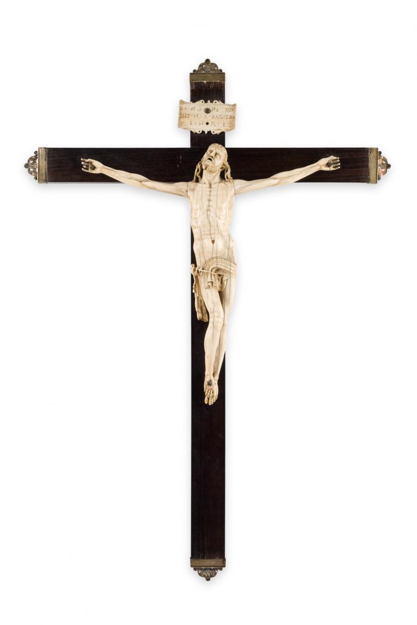 Escuela Europea S. XVII. Crucificado de marfil
